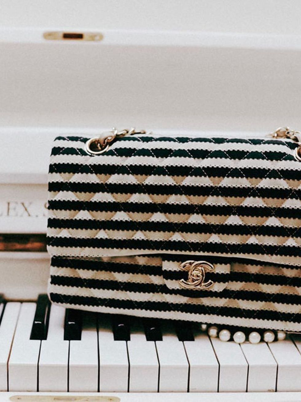 <p>Caroline's striped Gucci handbag.</p>
