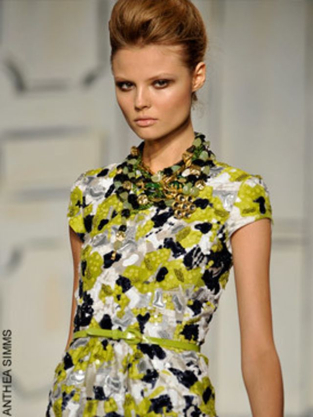 <p>Over in New York, great news for <a href="http://features.elleuk.com/fashion_week/219-4-Oscar-de-la-Renta-spring-summer-2009.html">Oscar de la Renta</a> (a s/s09 catwalk look pictured) who has had such a thriving year, he will be showing his collection