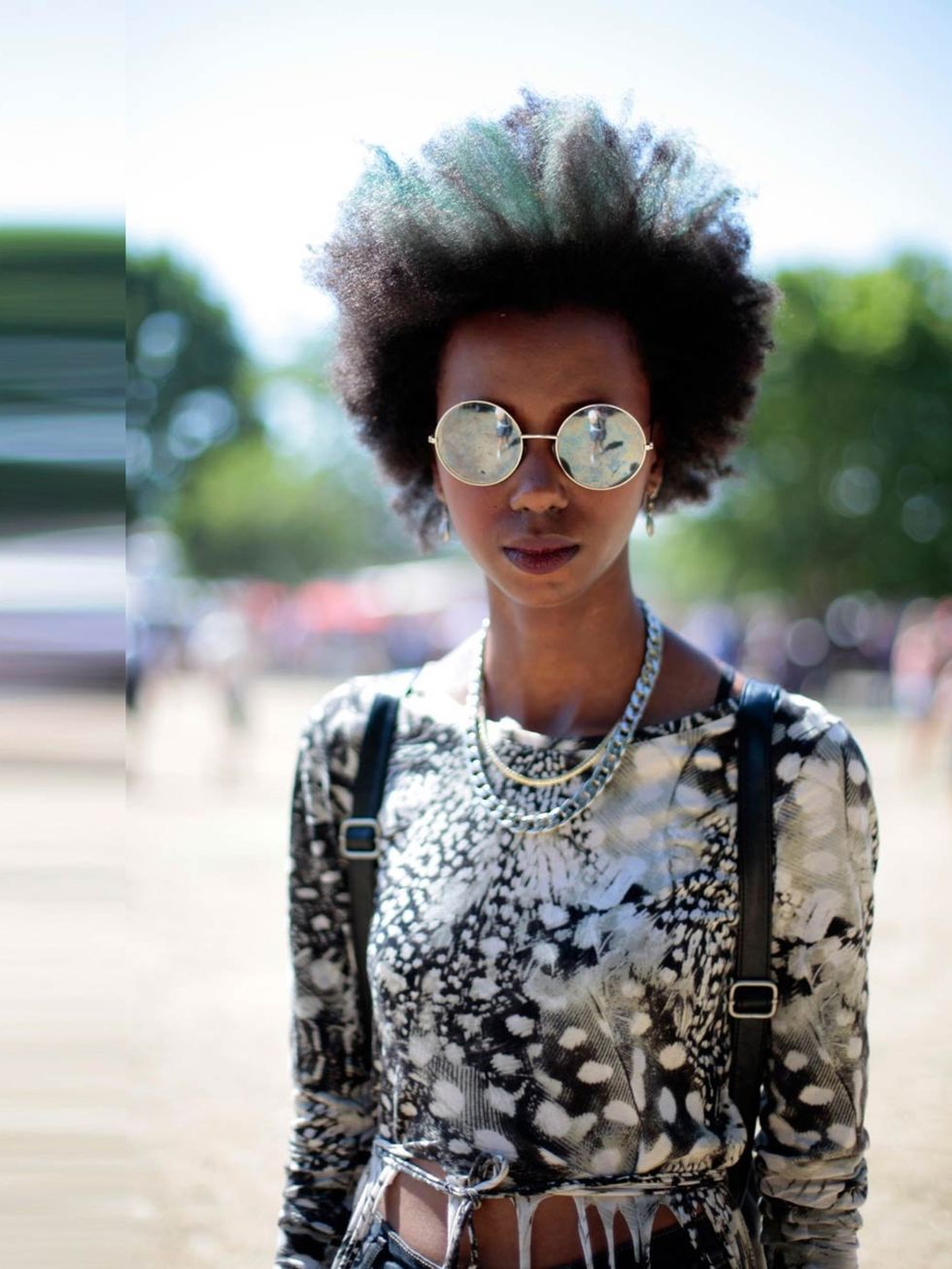 <p>Jasmina Diallo is wearing H&amp;M top, bag and sunglasses from Primark. </p>