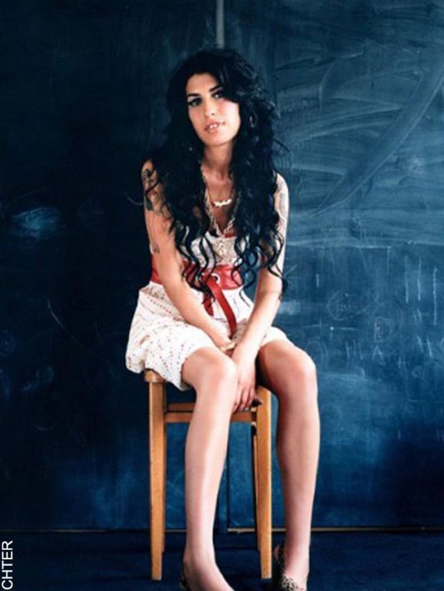 <p>Amy Winehouse in the Disaya dress</p>