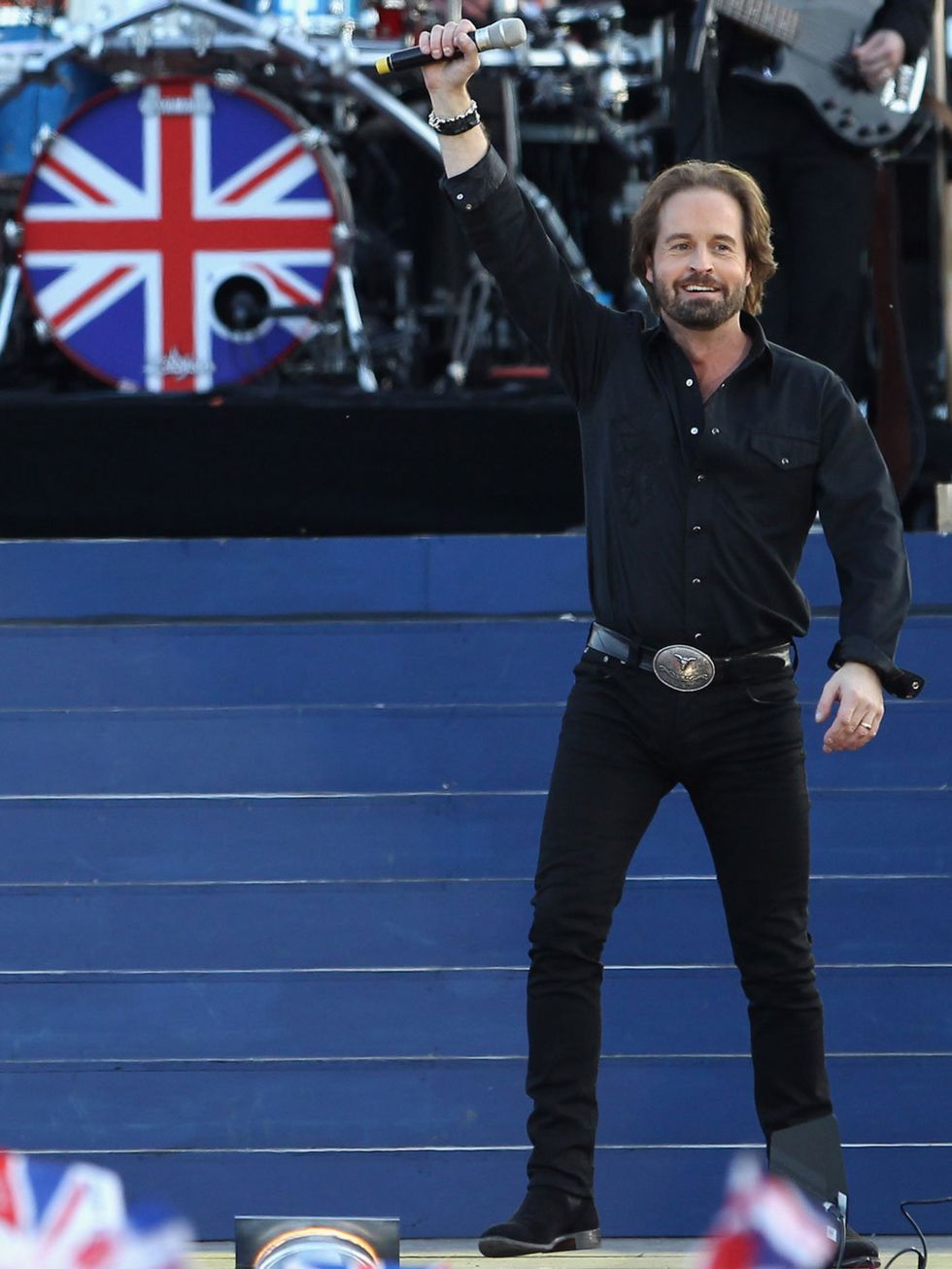 <p>Alfie Boe, who has performed in productions of Les Miserables, sang classic opera songs for Her Majesty Queen Elizabeth II at the Diamond Jubilee Concert in London.</p>