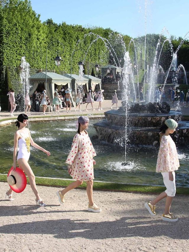 <p>Chanel Cruise 2013 show</p>
