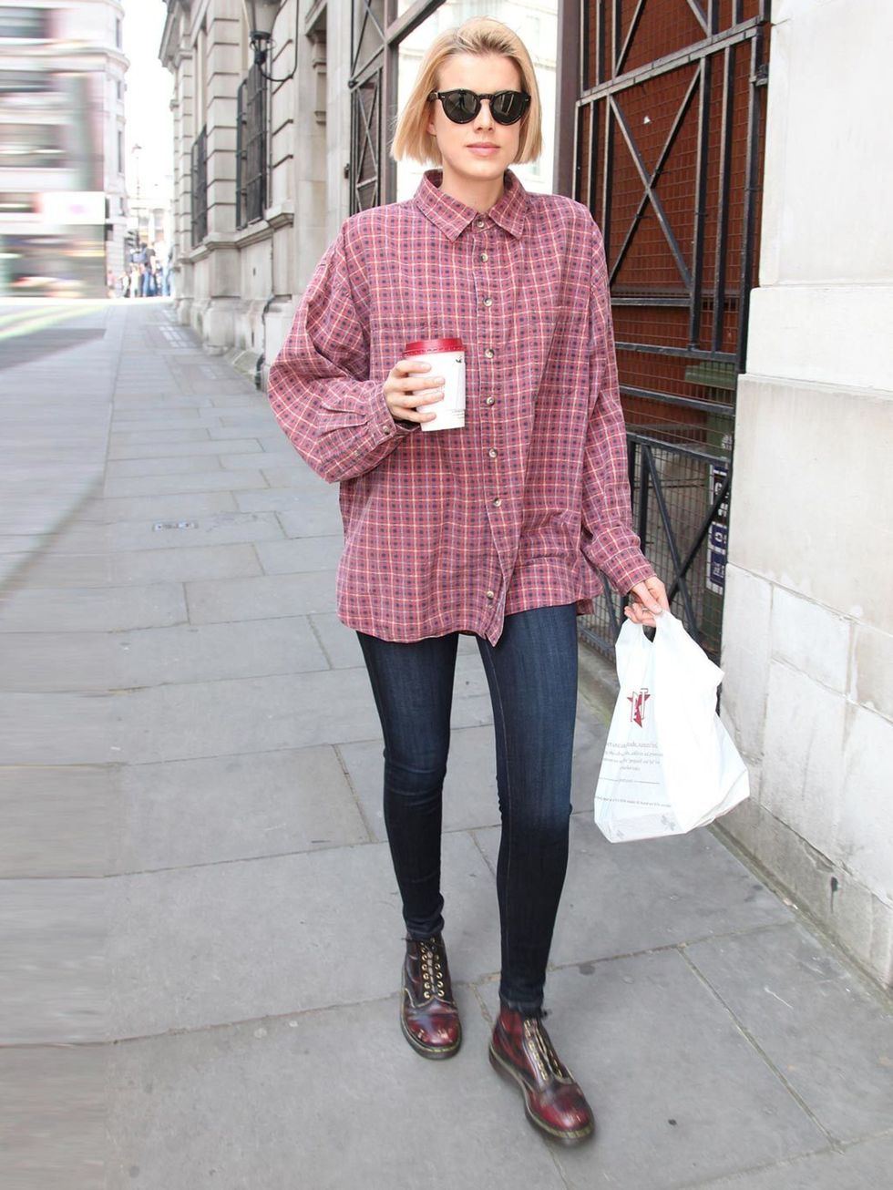 <p><a href="www.elleuk.com/star-style/news/aggy-gets-married">Recently married</a> <a href="www.elleuk.com/star-style/news/aggy-gets-married">Agyness Deyn</a> keeps it casual in Dr Martens</p>