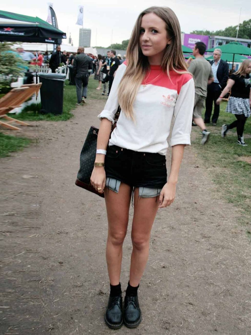 <p>Angelica Mandy, 19, Student. Vintage Levis shorts, Vintage Adidas t-shirt, Vintage bag.</p>