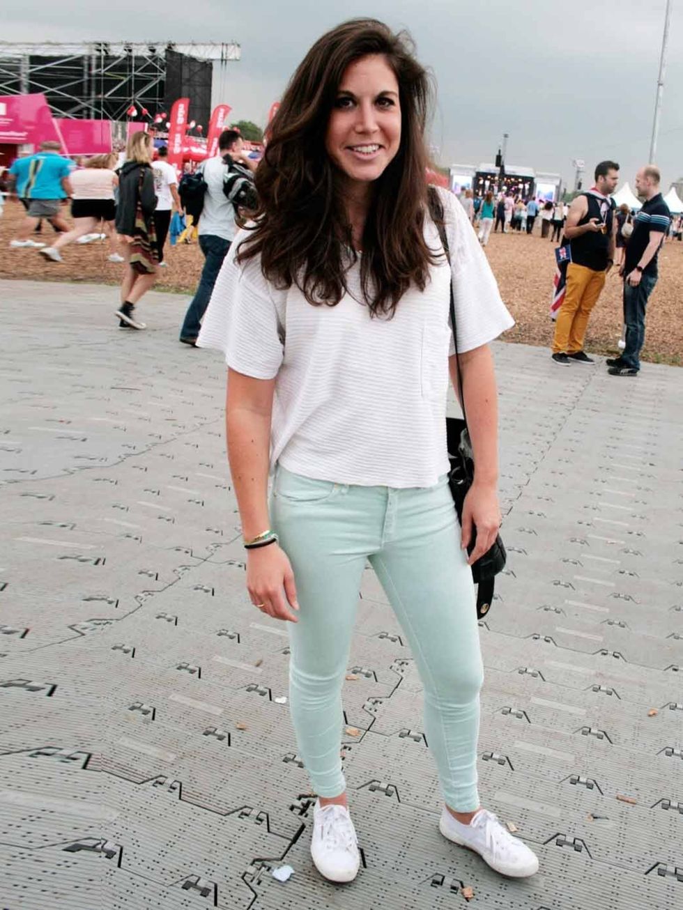 <p>Fiona Seligmann, 28, PA. Zara jeans, Superga sneakers, Vintage bag, American Apparel top.</p>