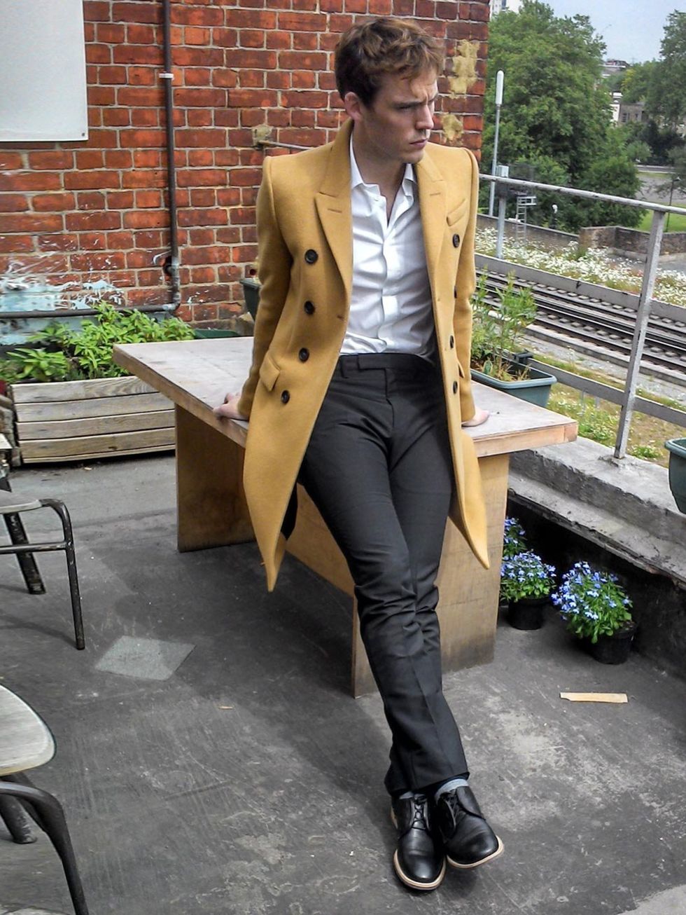 <p>Sam Claflin smoulders in Burberry Prorsum on the balcony for his ELLE November Issue shoot</p><p><a href="http://www.elleuk.com/elle-tv/red-carpet/parties-events/sam-claflin-november-2013-issue-behind-the-scenes-photo-shoot-video">See our exclusive beh