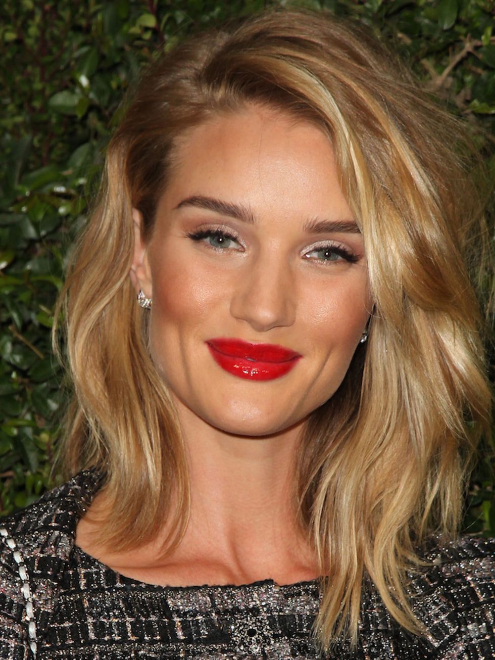 <p><strong>Rosie Huntington-Whitely  </strong><br />
<span style="line-height:1.6"><strong>Username: rosiehw </strong><br />
<br />
Why follow? Follow to discover Rosies beauty secrets and see just what is involved in her daily make-up routine. Her snapc