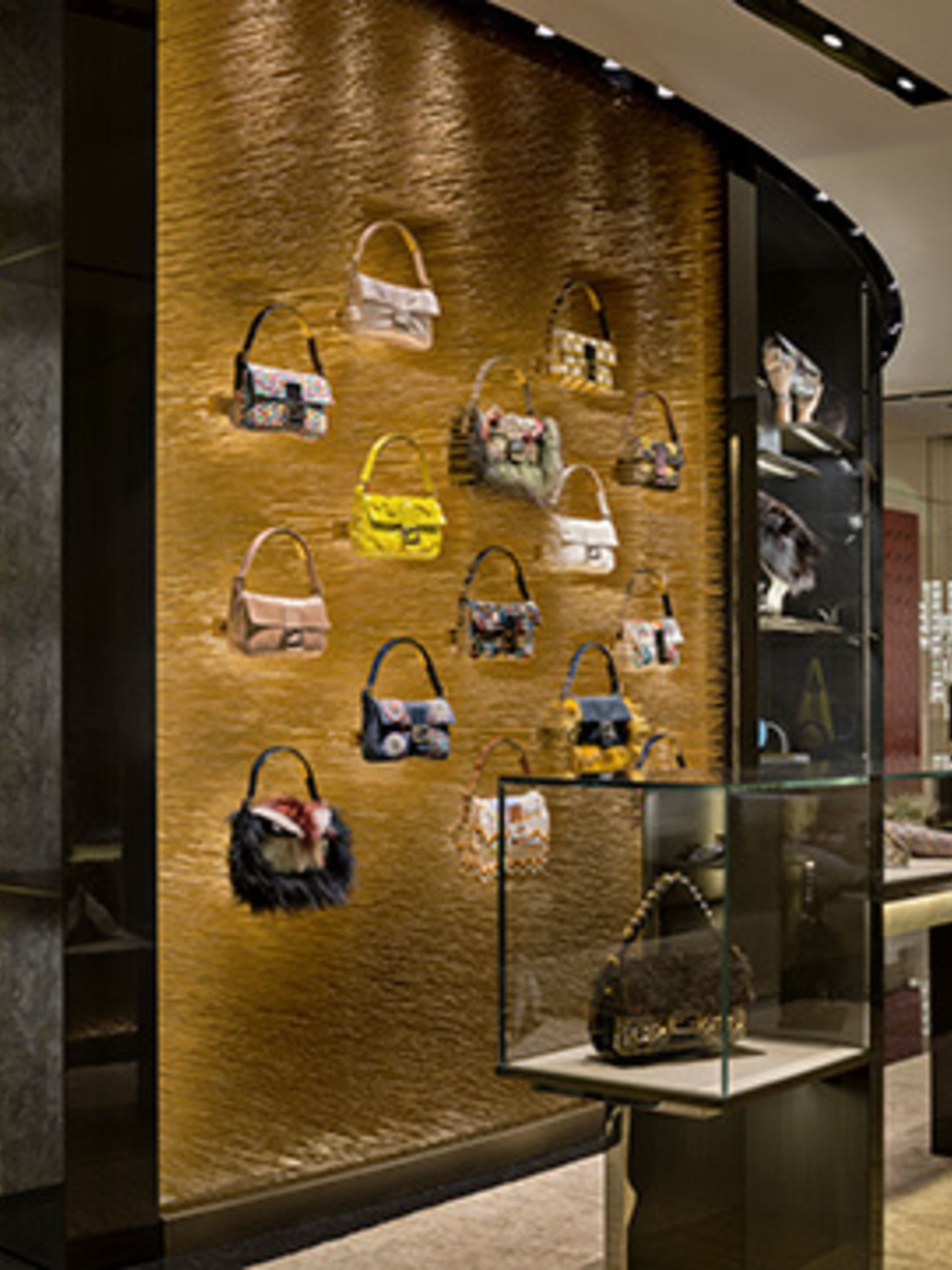 Fendi Leather Shoulder pouch black x beige｜hx050481｜ALLU UK｜The Home of  Pre-Loved Luxury Fashion
