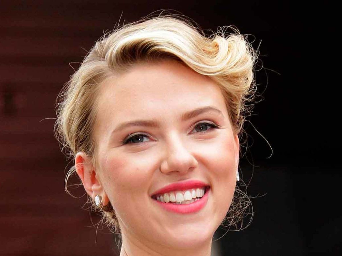 EXCLUSIVE: Scarlett Johansson talks beauty with ELLE | ELLE UK