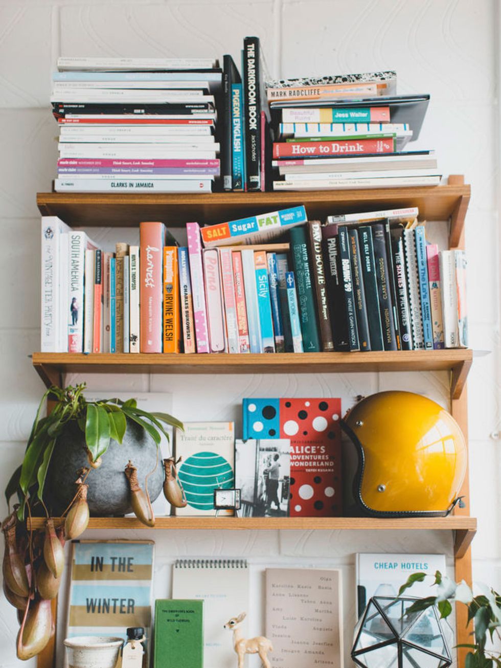 <p>There are 29 Cookbooks in her flat.</p>