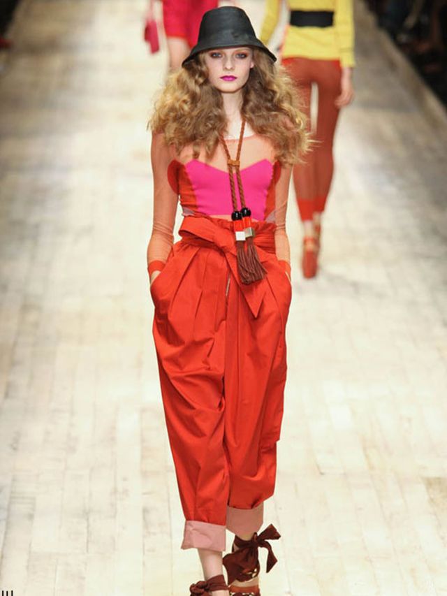 <p>Slouchy knitted dresses in both minis and maxi lengths were colour blocked in ice cream shade, loose fitting shorts and trousers were teamed with colourful knits, and there was even a smattering of jumpsuits. Big gold buttons featured heavily, lined up