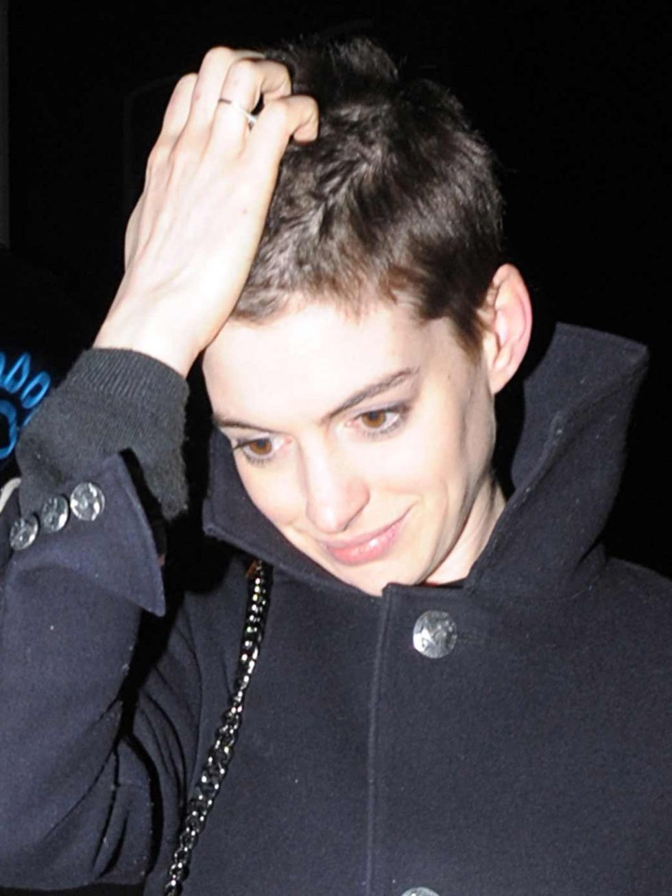 <p>Anne Hathaway with cropped hair</p>
