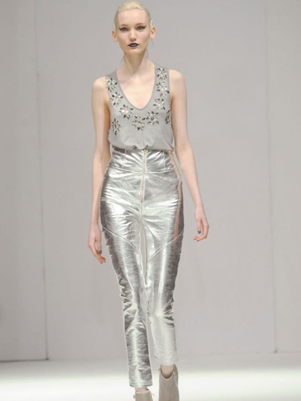 <p><strong>The Metallic Trousers</strong></p><p><strong>The Look:</strong> Skinny metallic trousers are big news for the new season. Sadly, they are not the most figure-flattering material especially for the derriere, but this exercise should get you in s
