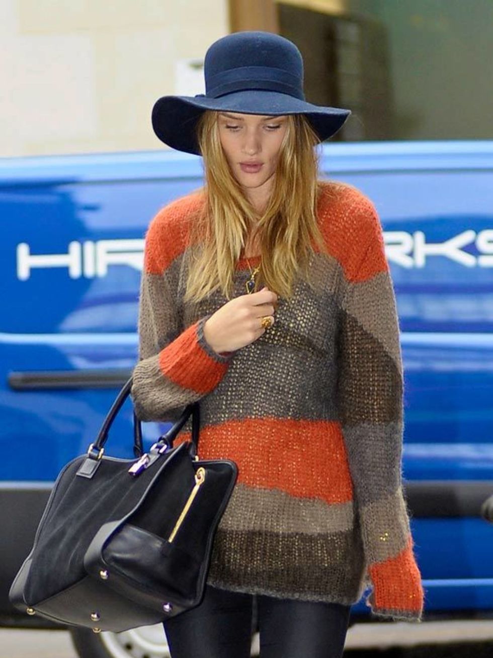 <p><a href="http://www.elleuk.com/starstyle/style-files/(section)/rosie-huntington-whiteley">Rosie Huntington-Whiteley</a> mixing a Joie striped jumper with a floppy 70s hat while out in London, October 2011</p>