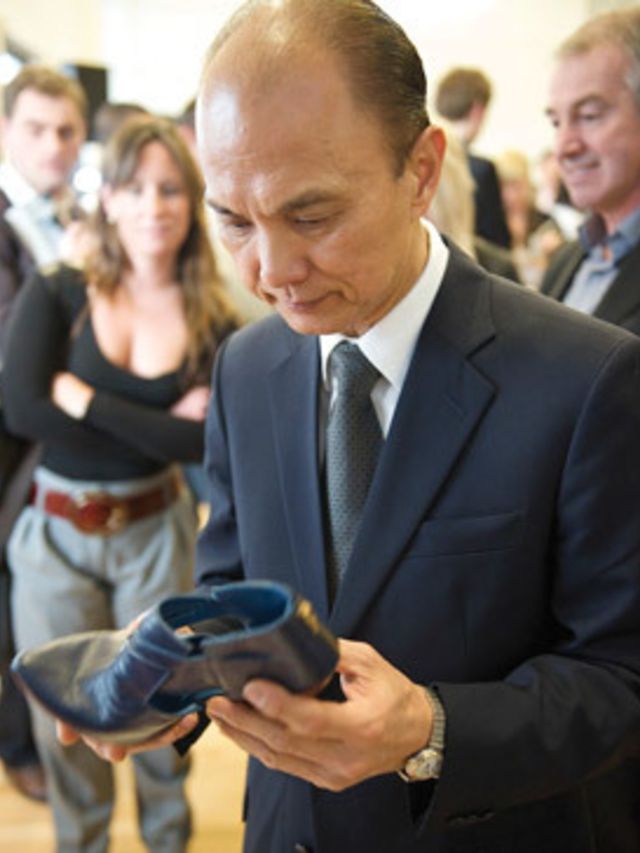 <p><a href="http://features.elleuk.com/accessories-autumn-winter-2008/index.php?gt=accessories_gallery&amp;iNumber=256&amp;sSortCategory=designer_no">Jimmy Choo</a> was recently given an honorary doctorate by De Montfort University in Leicester, and as a 