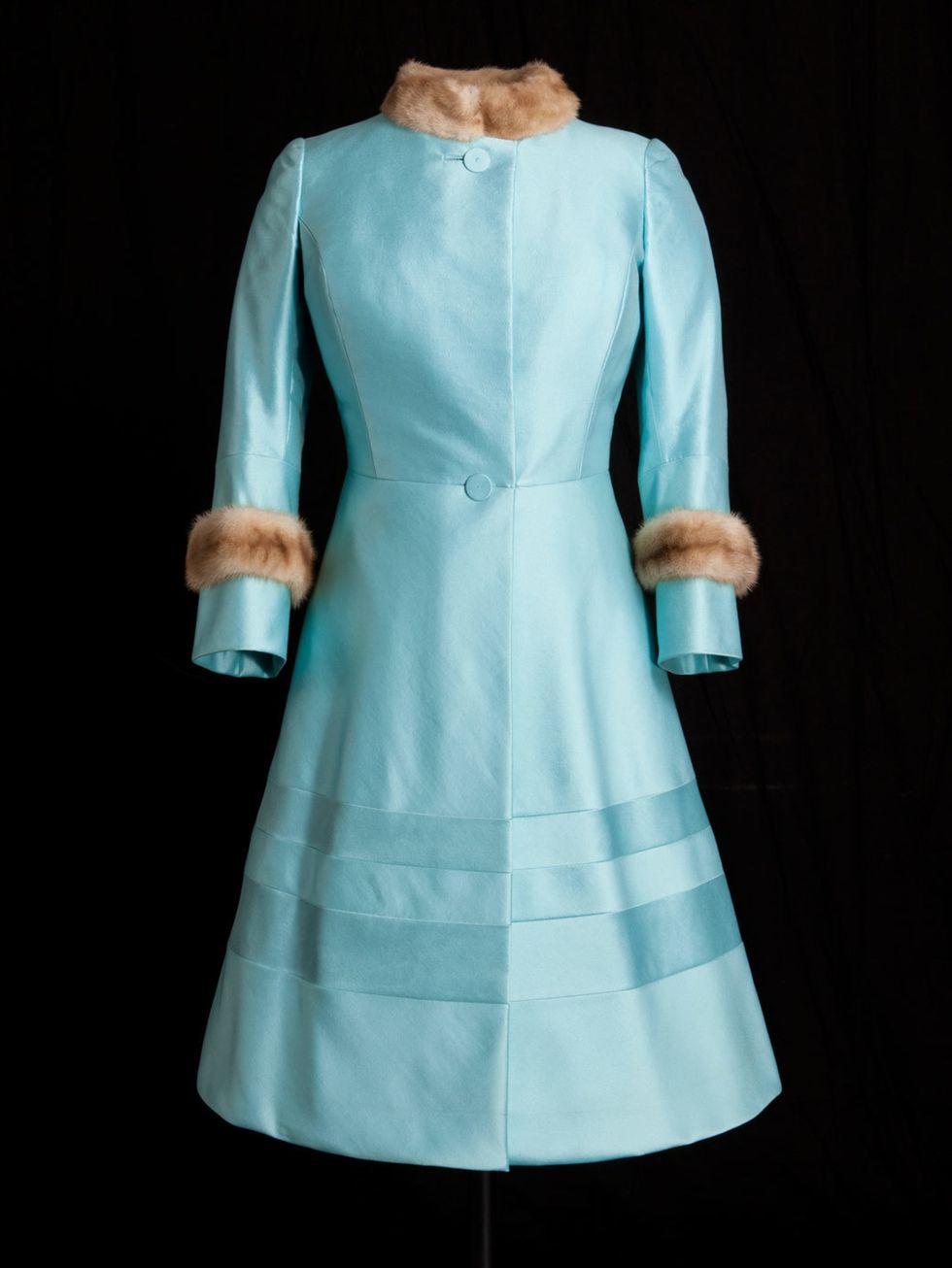 <p>Norman Hartnell coat worn by HM The Queen in 1972</p>