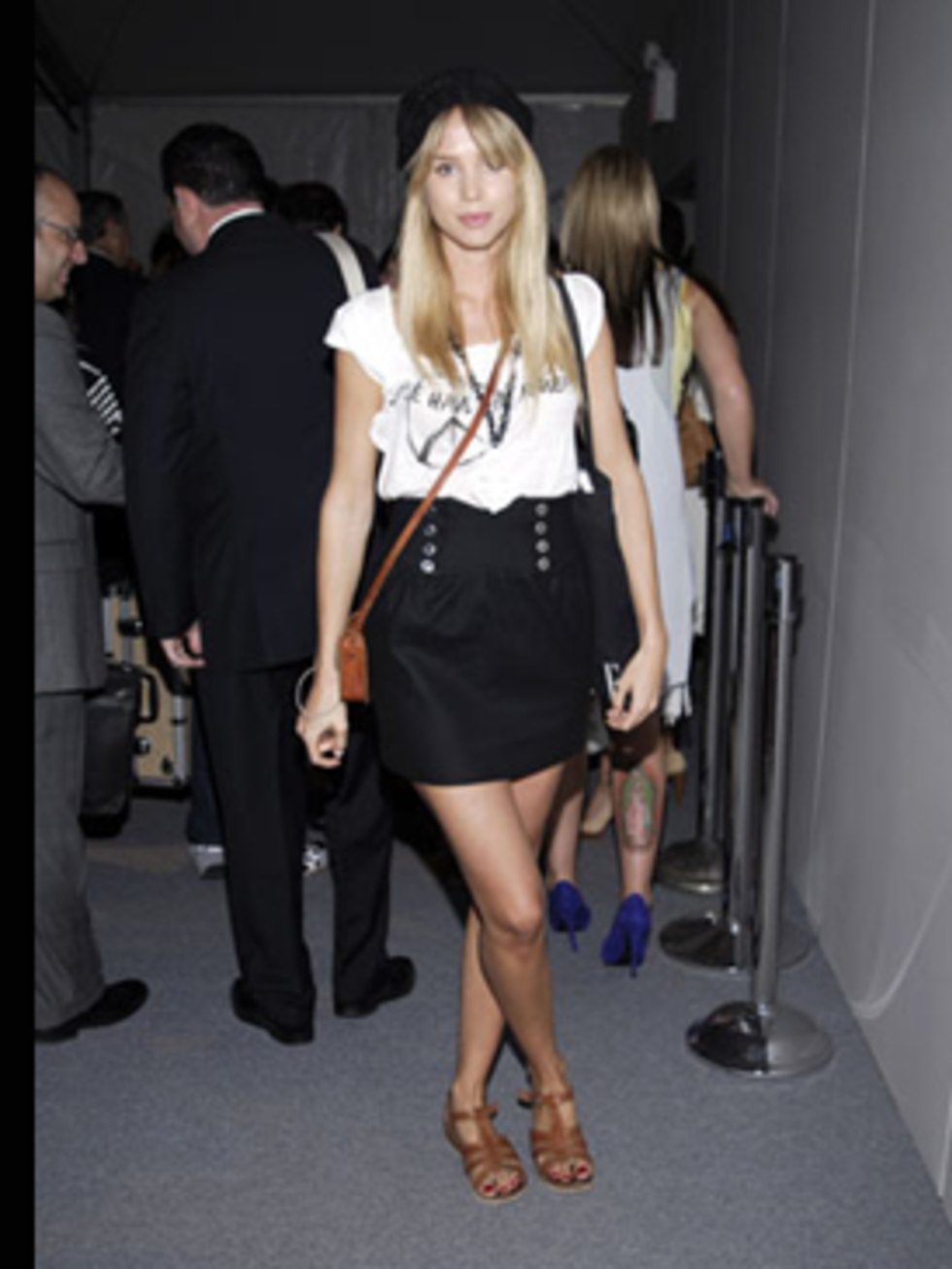 <p>Put simply, we love this look. The high waist skirt and black beanie achieve rock chicn look, while the gladiators are very fashion week fashionista.</p>