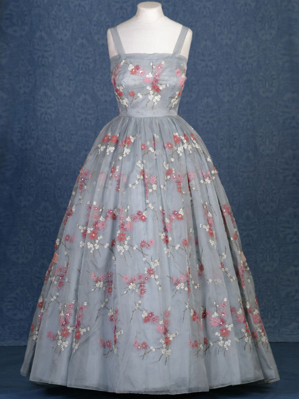 <p>Hardy Amies evening gown worn by HM The Queen in 1958</p>