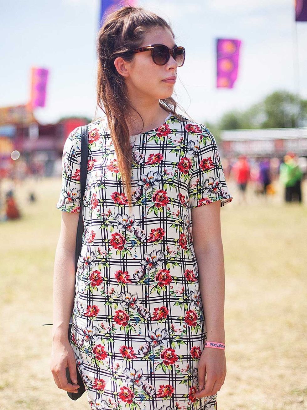 <p>Jess Rowley wears a Primark dress with H&amp;M sunglasses and a Primark bag.</p>