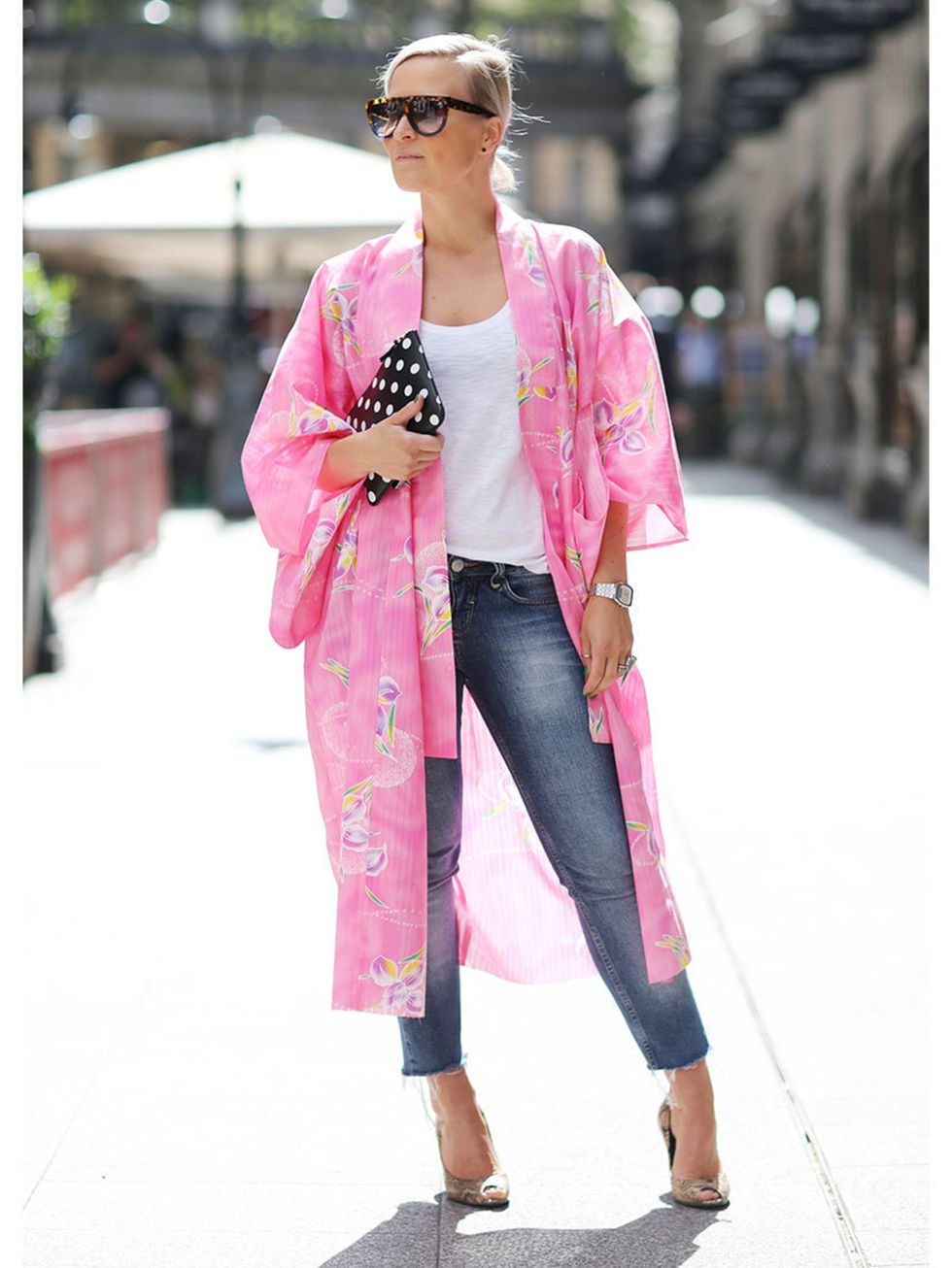 <p>Laura Hinttula (editor) wears vintage kimono, Topshop top and jeans, Kurt Geiger shoes, Comme des Garçons bag.</p>