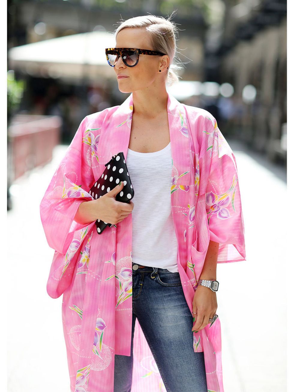 <p>Laura Hinttula (editor) wears vintage kimono, Topshop top and jeans, Comme des Garçons bag.</p>