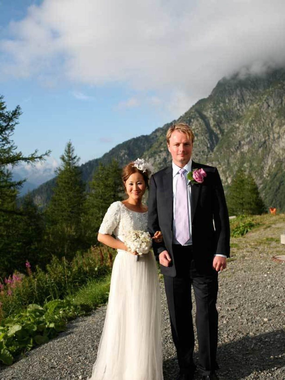 <p>Carolyn Asome, deputy Fashion Editor at The Times, in a Elspeth Gibson/Lisa Redman dress on her wedding day in Chamonix, France, 2007 </p><p> </p>