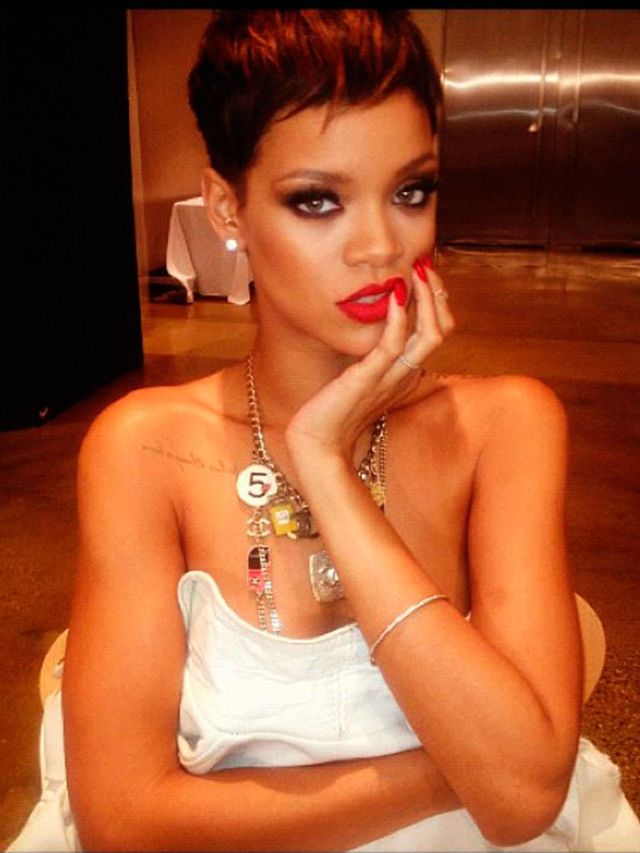 1360941542-rihanna-twitter-gallery