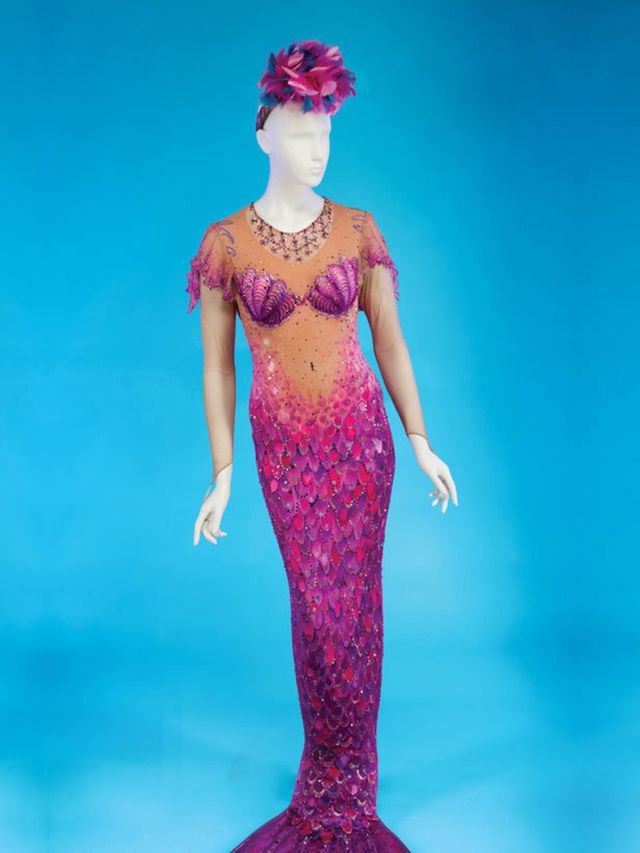 <p>Bette Midler's mermaid dress</p>