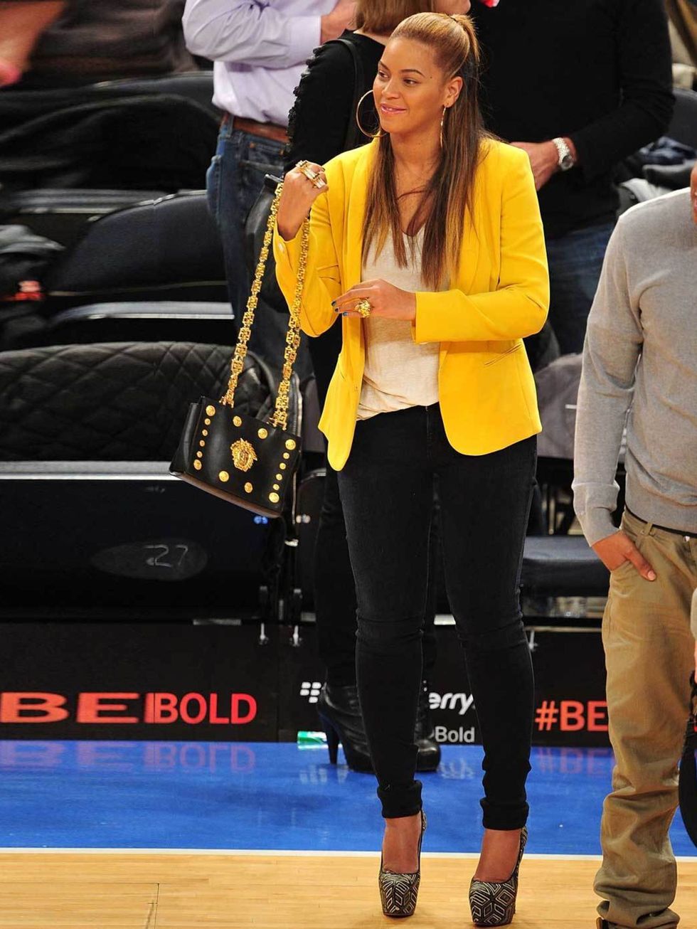 <p><a href="http://www.elleuk.com/star-style/celebrity-style-files/beyonce">Beyonce</a> adding a splash of colour to her look with a yellow blazer, February 2012</p>