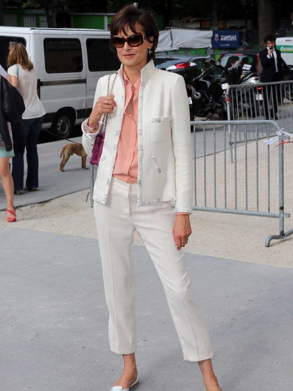 <p>Ines De La Fressange arriving at Chanel Couture</p>