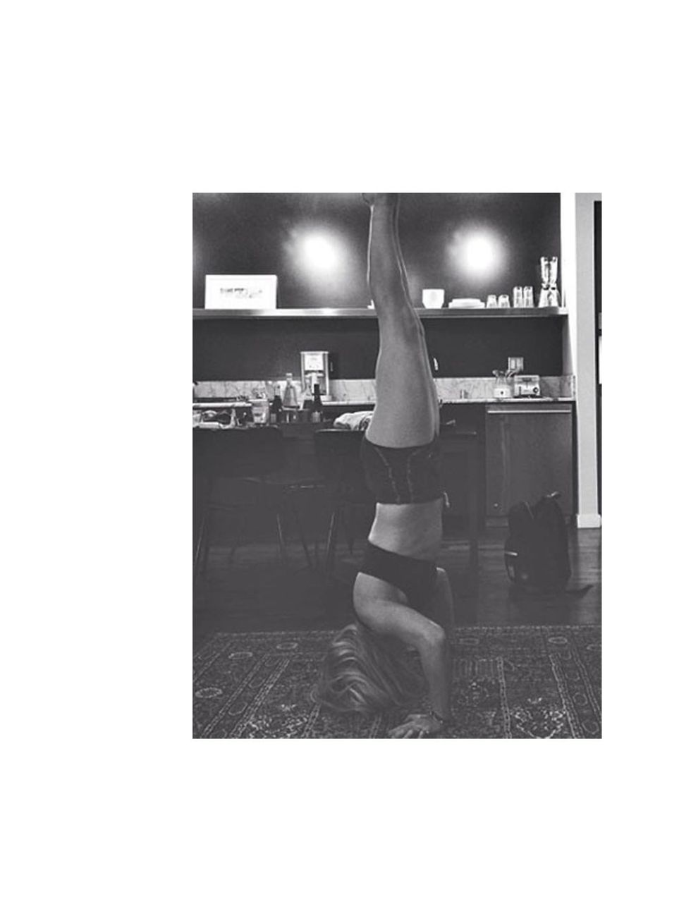 <p>Very impressive headstand there <a href="http://www.elleuk.com/beauty/running/5-minutes-with-ellie-goulding-lights-singer-running-playlist-training-marathon">Ellie</a>, but mind you don't get a head rush...</p>
