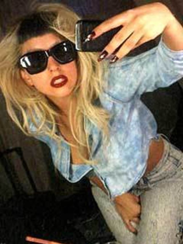 <p>Today, <a href="http://www.elleuk.com/starstyle/style-files/%28section%29/lady-gaga/%28offset%29/0/%28img%29/509484">Lady Gaga</a> posted a twitpic of herself with an almost exact copy of the hairstyle James Pecis created for the <a href="http://www.el