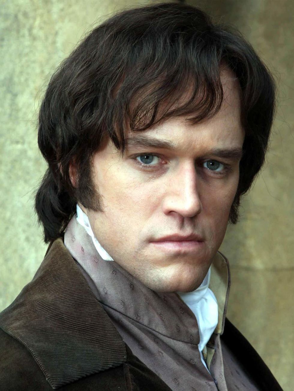 <p>Elliot Cowan made a smoking hot Darcy in the 2008 <em>Lost in Austen</em></p>