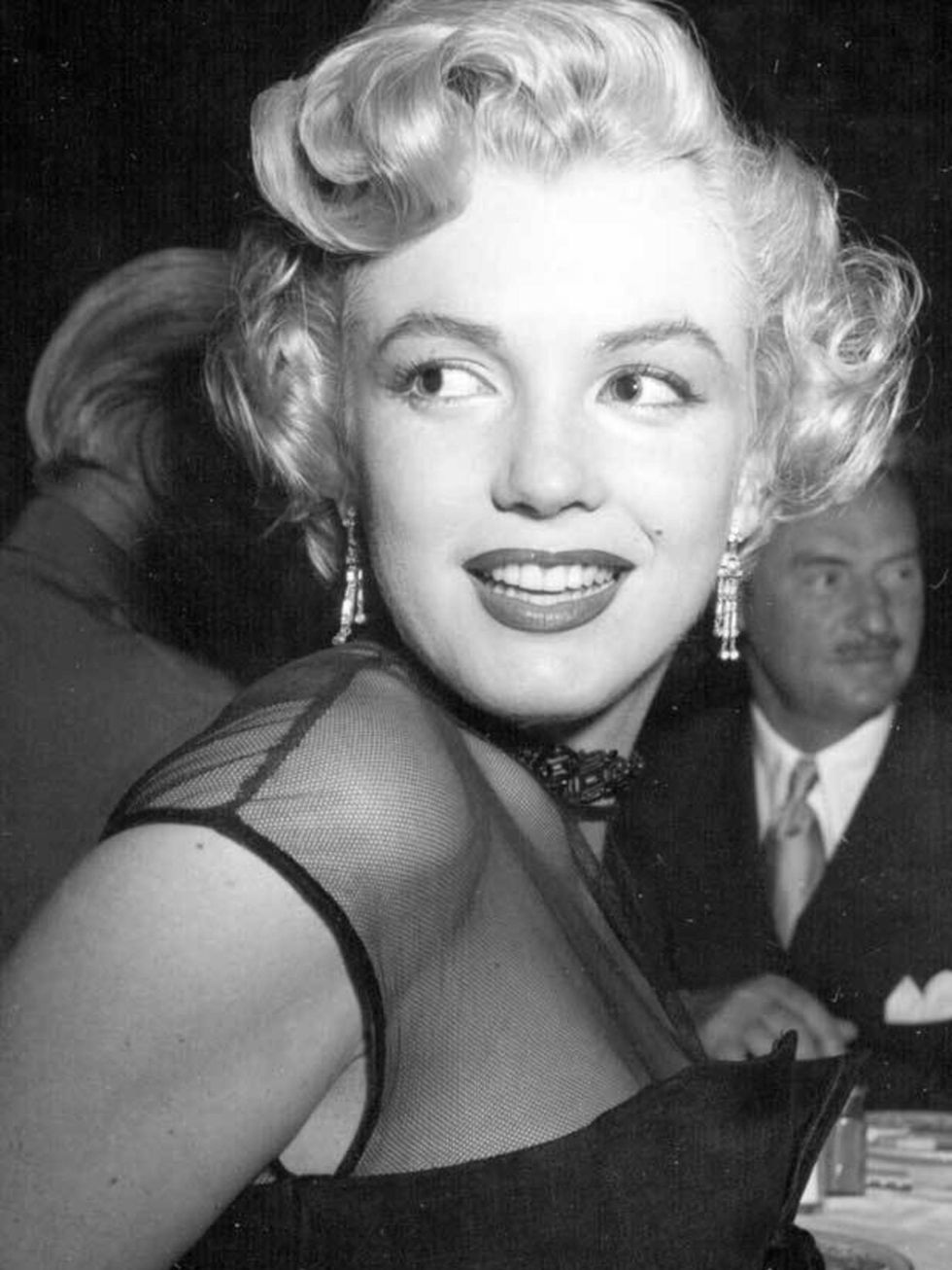 <p>It was known as the Laszlo look  poreless, clear: that soft-focus complexion that looks like it comes from Vaseline on the lens. In the case of Jackie O and Marilyn Monroe, it came from a cleansing ritual pioneered by Erno Laszlo, a Hungarian dermat