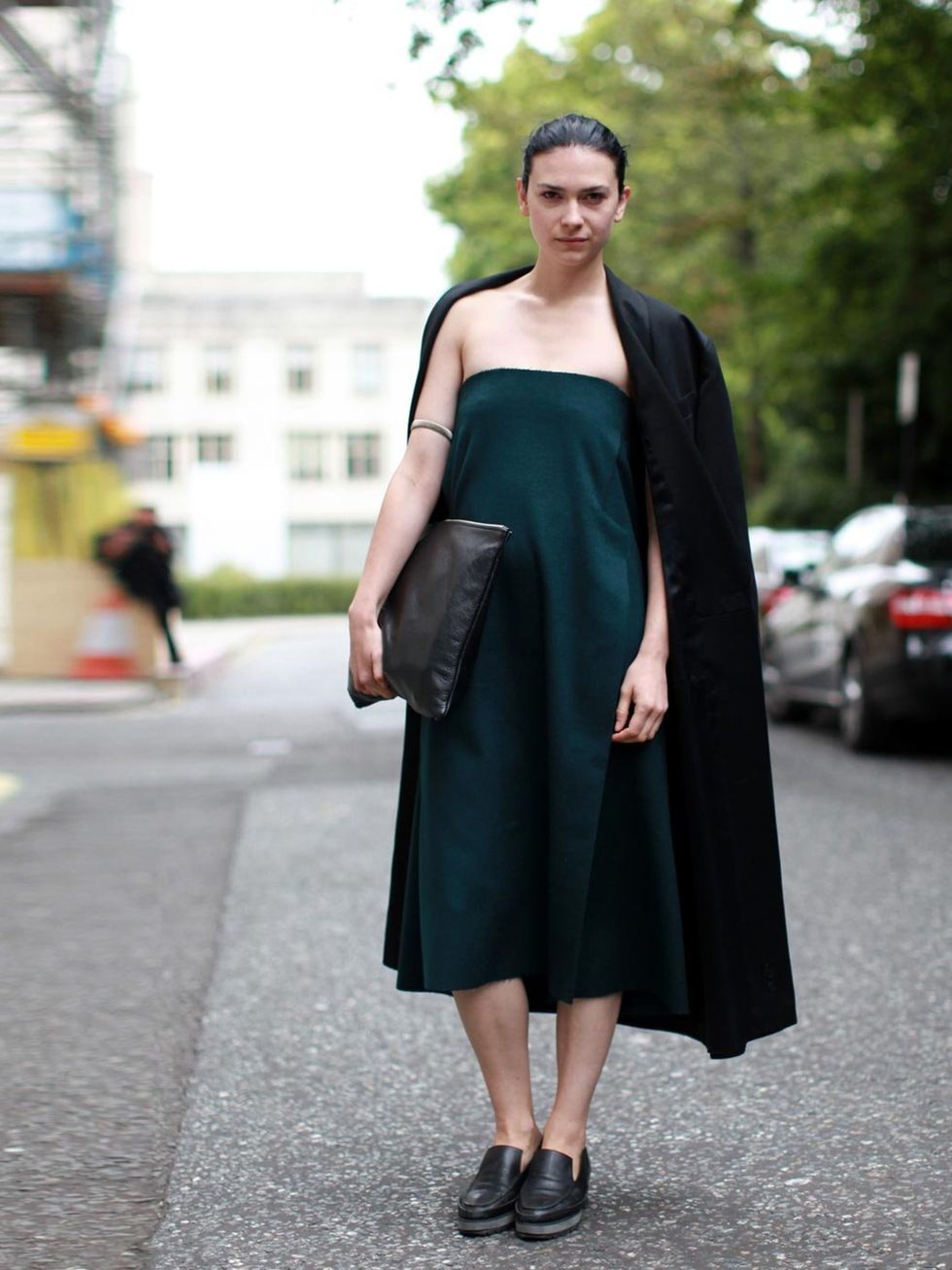<p><strong>LONDON</strong></p><p>Elizabeth Black is wearing Yifang Wan dress, vintage jacket, J. JS Lee shoes, American Apparel bag.</p><p><a href="http://www.elleuk.com/style/street-style/new-york-fashion-week-street-style2">NYFW Street Style</a></p><p><
