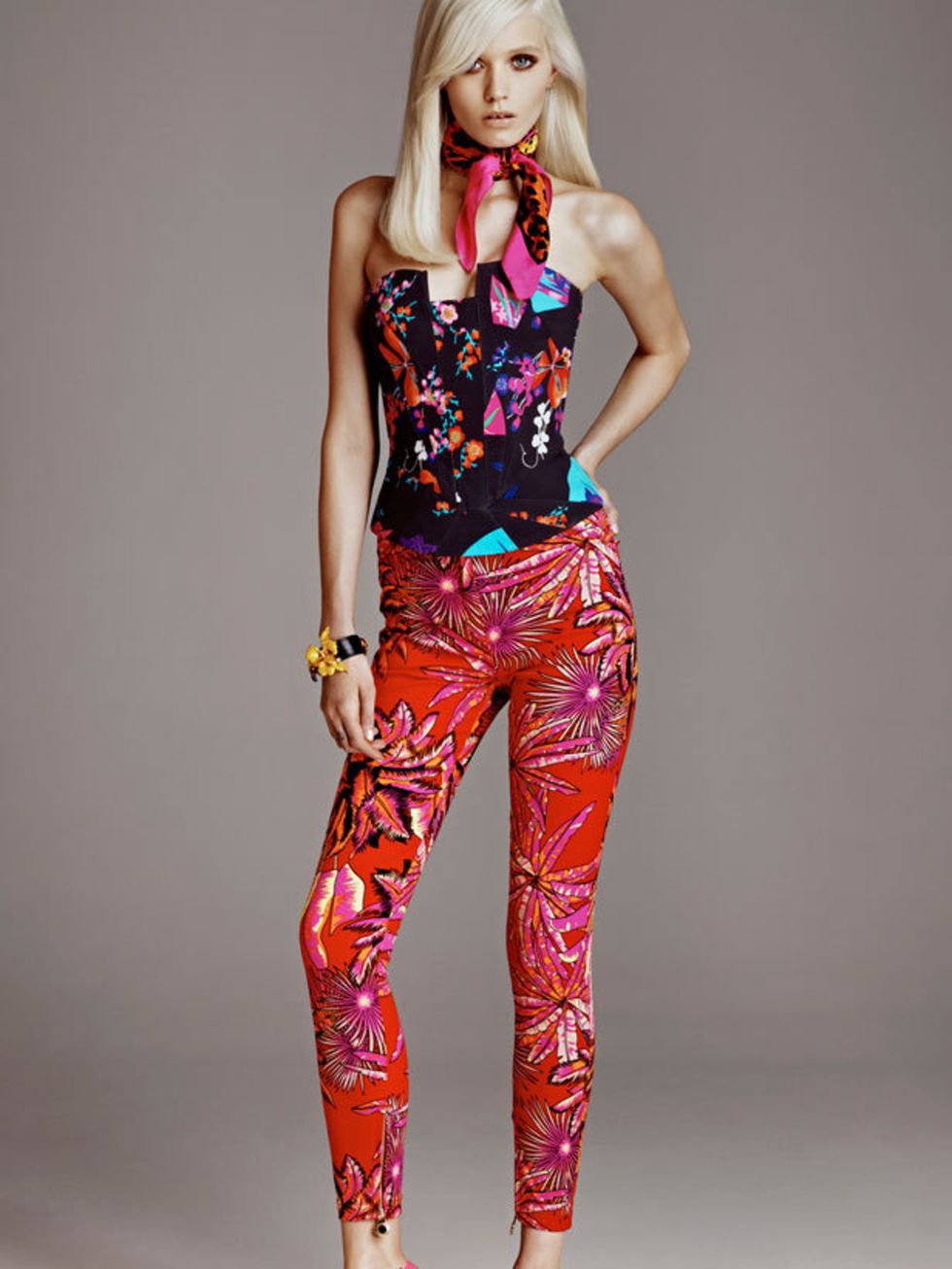 <p><a href="http://www.elleuk.com/content/search?SearchText=Abbey+Lee+Kershaw&amp;SearchButton=Search">Abbey Lee Kershaw</a> wearing top-to-toe prints in the <a href="http://www.elleuk.com/catwalk/collections/versace/">Versace</a> for <a href="http://www.