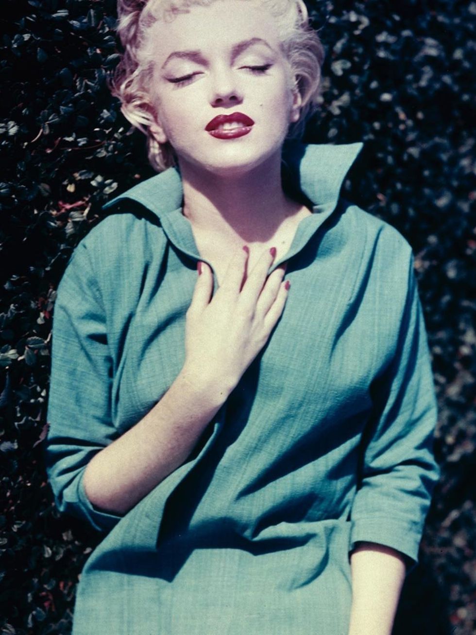 <p><strong>Marilyn Monroe, 1954</strong></p><p>Denim + red lipstick = the dream combination</p>