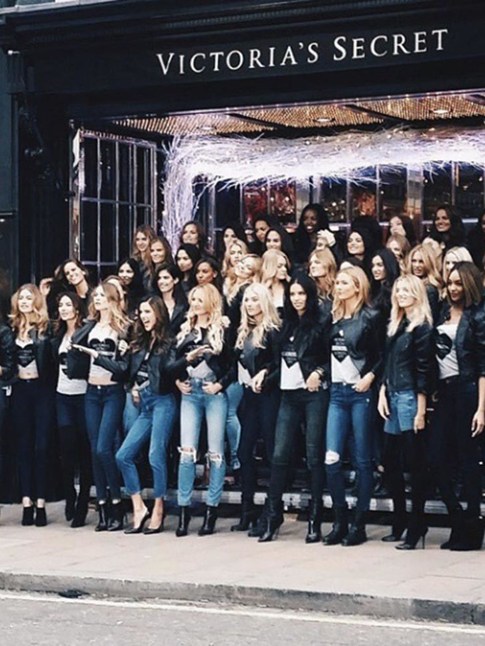 Karlie Kloss @karliekloss
The @VictoriasSecret Angels have landed at the New Bond Street store  #regram from @tommyton