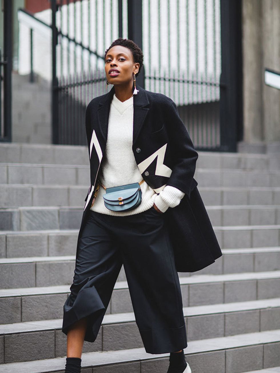 <p>Accesories Editor, Donna Wallace wearing the Chloé Gerogia convertable leather bag</p>