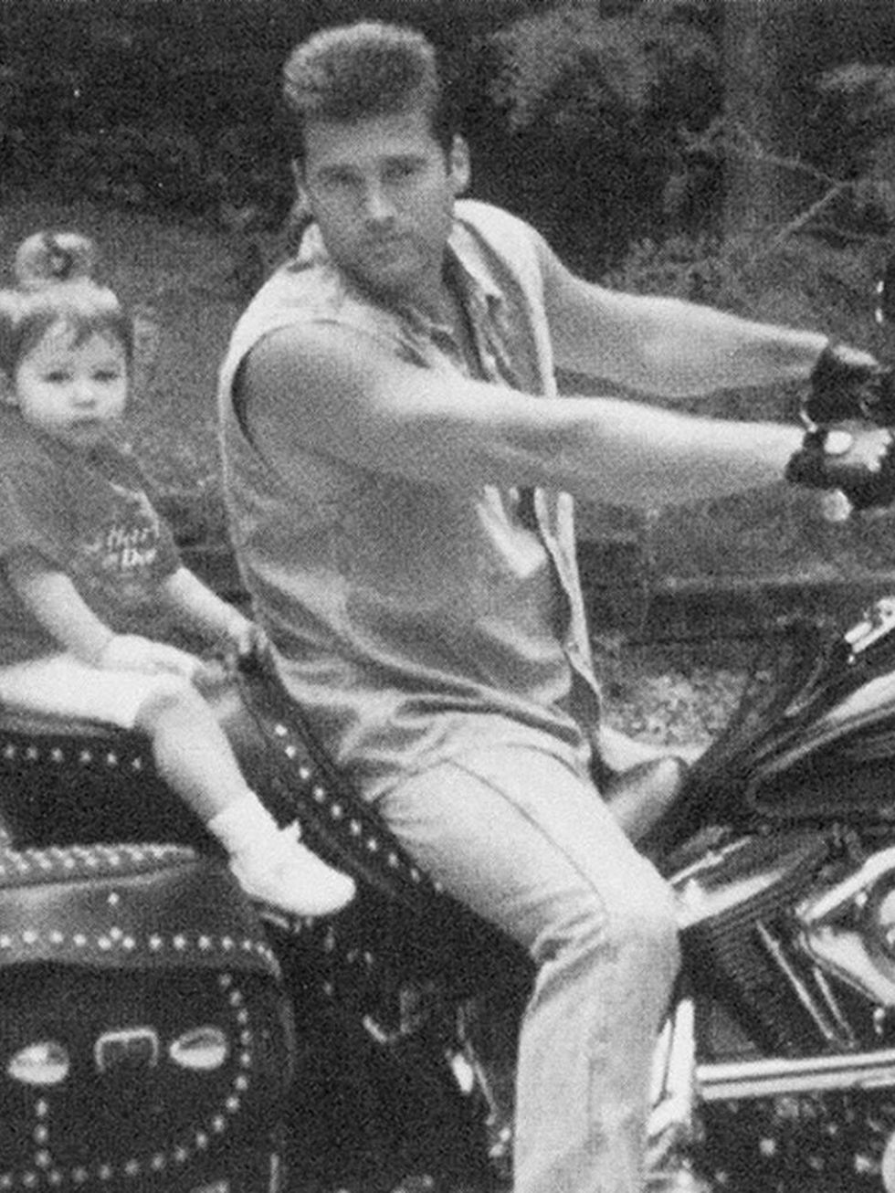 Billy Ray Cyrus
(@billyraycyrus)
'With @MileyCyrus in our Nashville driveway before taking a ride on my @harleydavidson. #tbt'