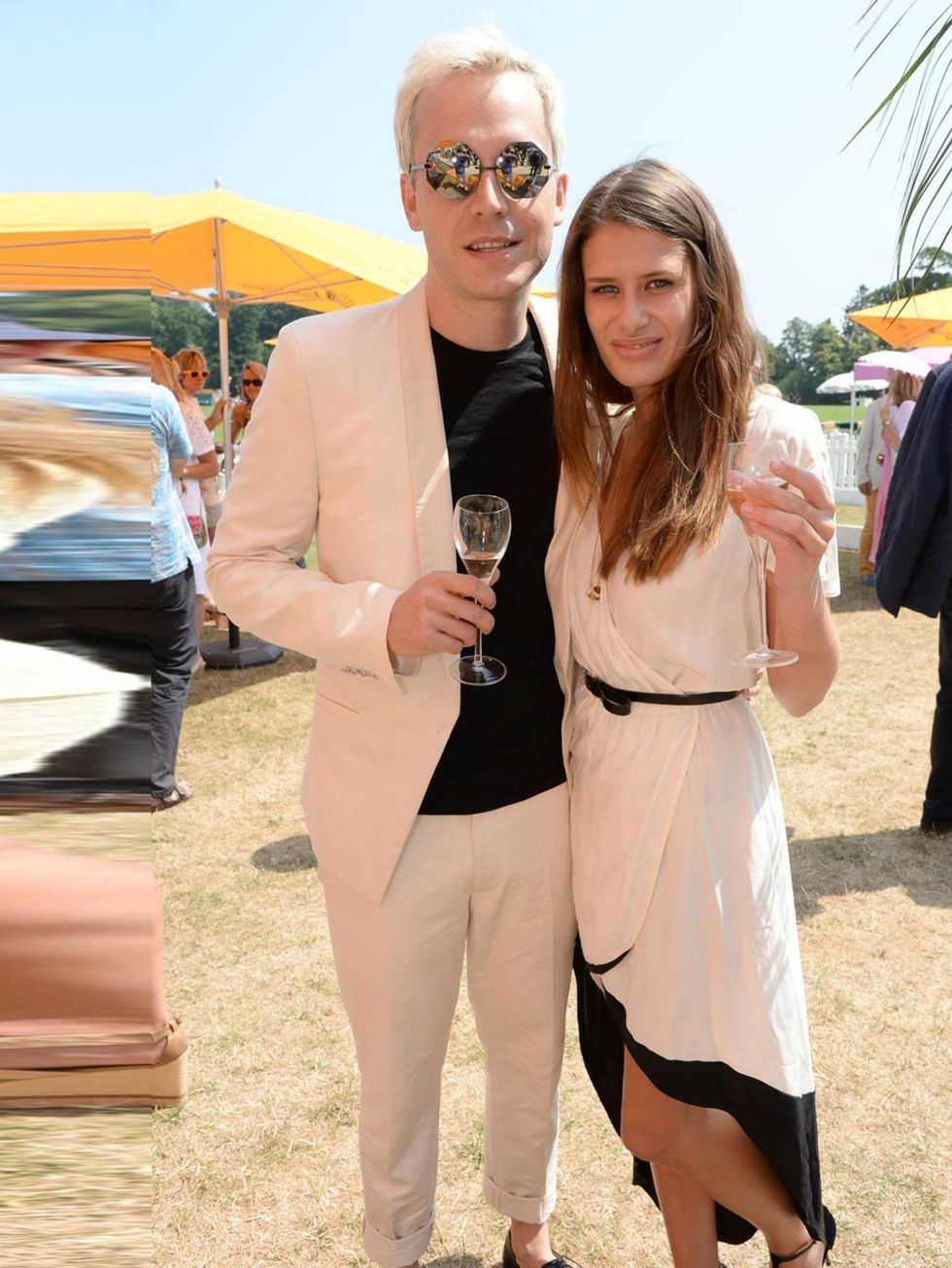 <p>Mr Hudson and Holly Grace raise their rosé. Cheers!</p><p><a href="http://www.elleuk.com/star-style/celebrity-fashion-trends/celebrity-summer-heatwave-fashion-looks"></a></p>