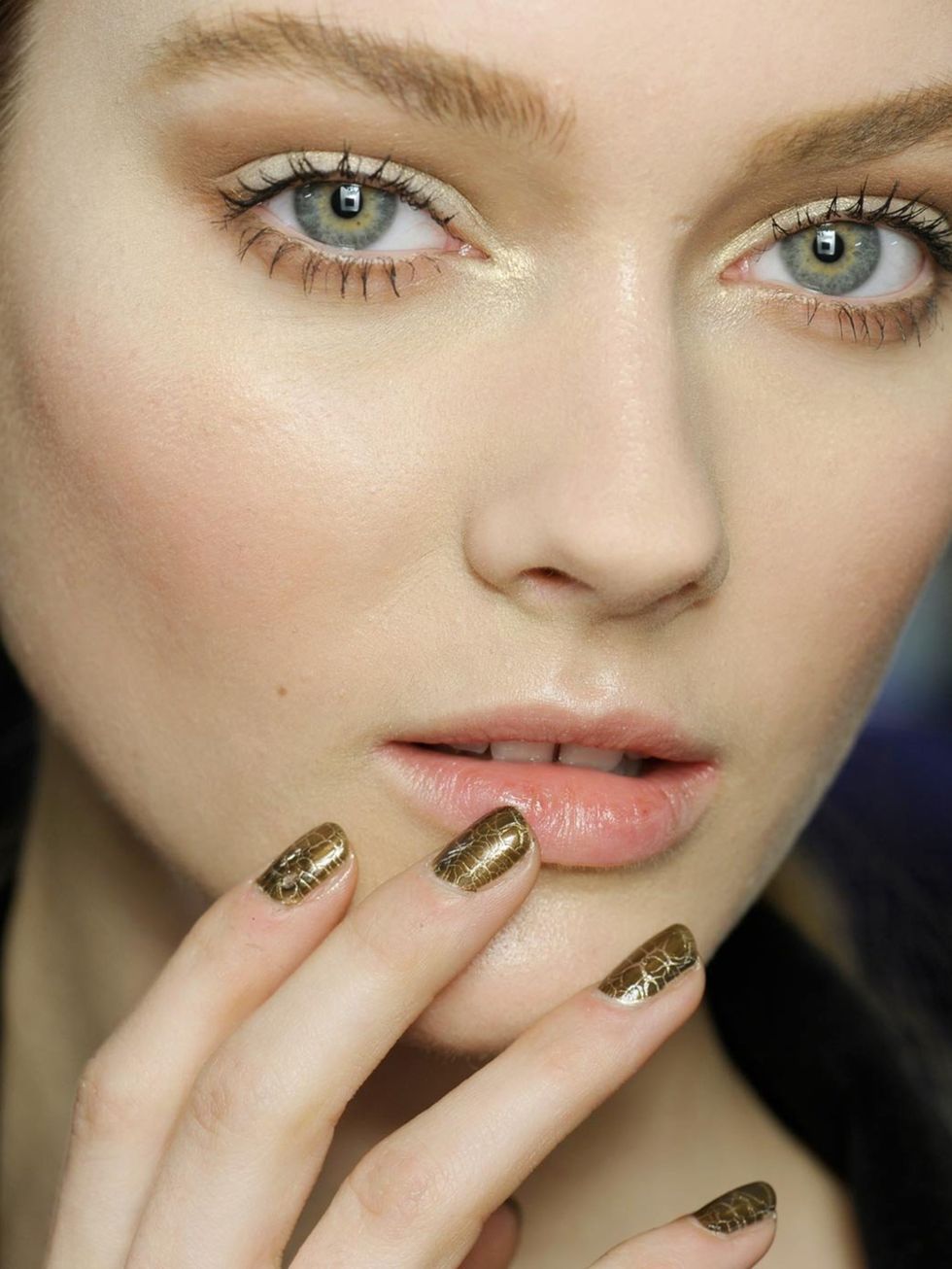 <p>At <a href="http://www.elleuk.com/catwalk/designer-a-z/christian-dior/autumn-winter-2012">Christian Dior</a> models paired crackled gold manicures to subtle washes of gold on the eyelids. </p>