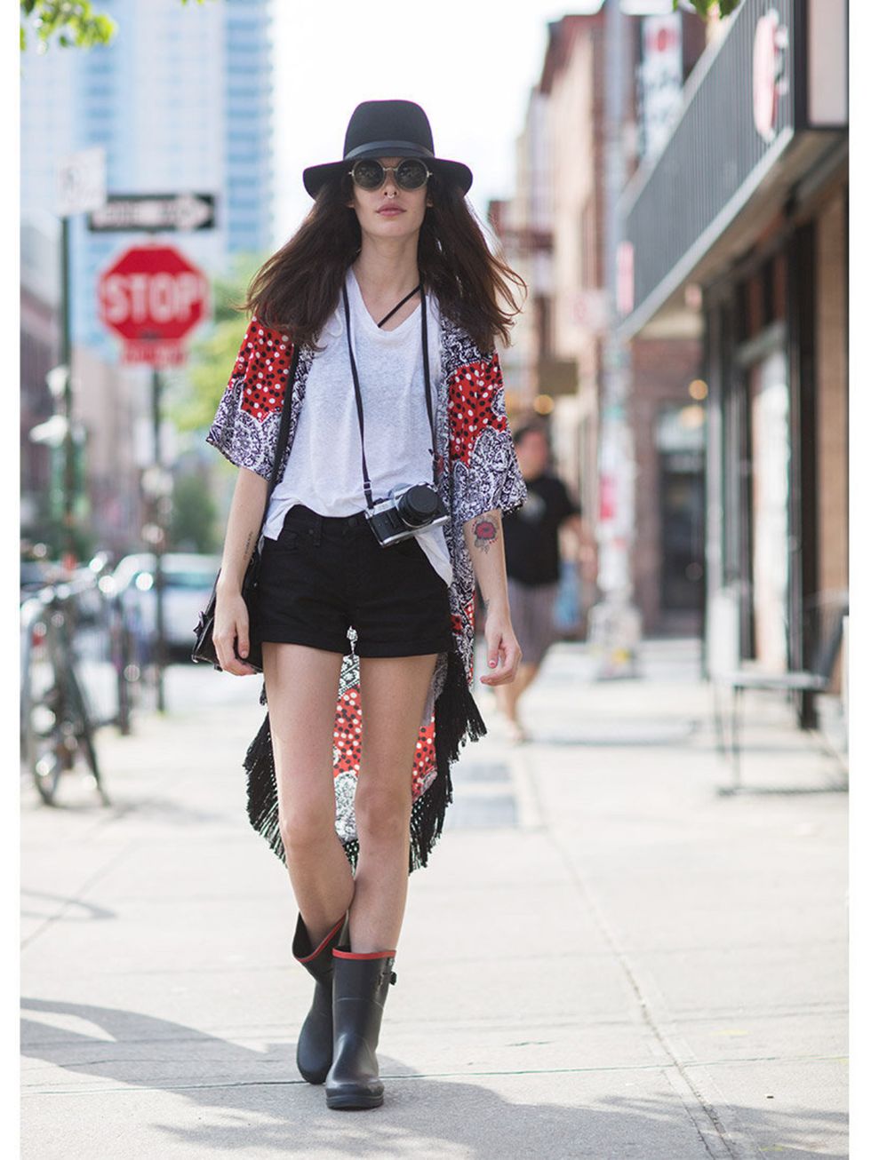 <p>Carly Foulkes wears Rag and Bone hat and T-shirt, ASOS kimono, Joe's jeans shorts and Frye purse.</p>