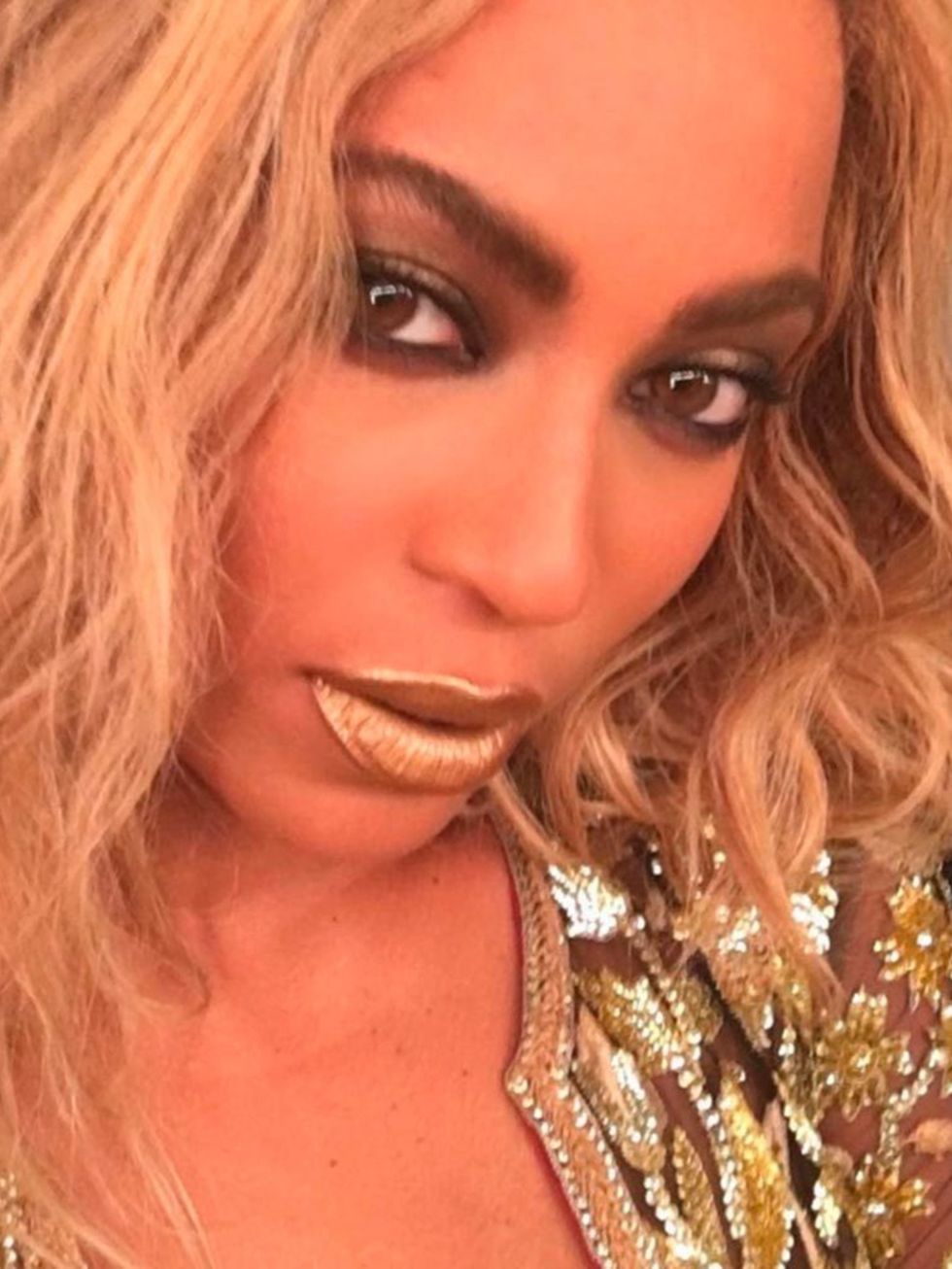 beyonce-gold-make-upivy-celebrity-instagrams-1gallery