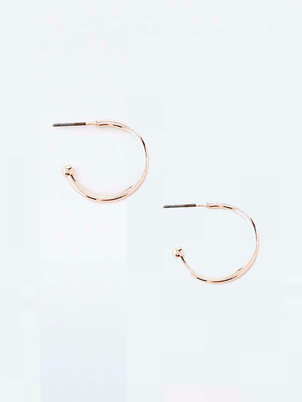 <p><a href="http://www.urbanoutfitters.com/uk/catalog/productdetail.jsp?id=5761463349101&category=WOMENS-JEWELLERY-WATCHES-EU" target="_blank">Urban Outfitters</a> earrings, £6</p>