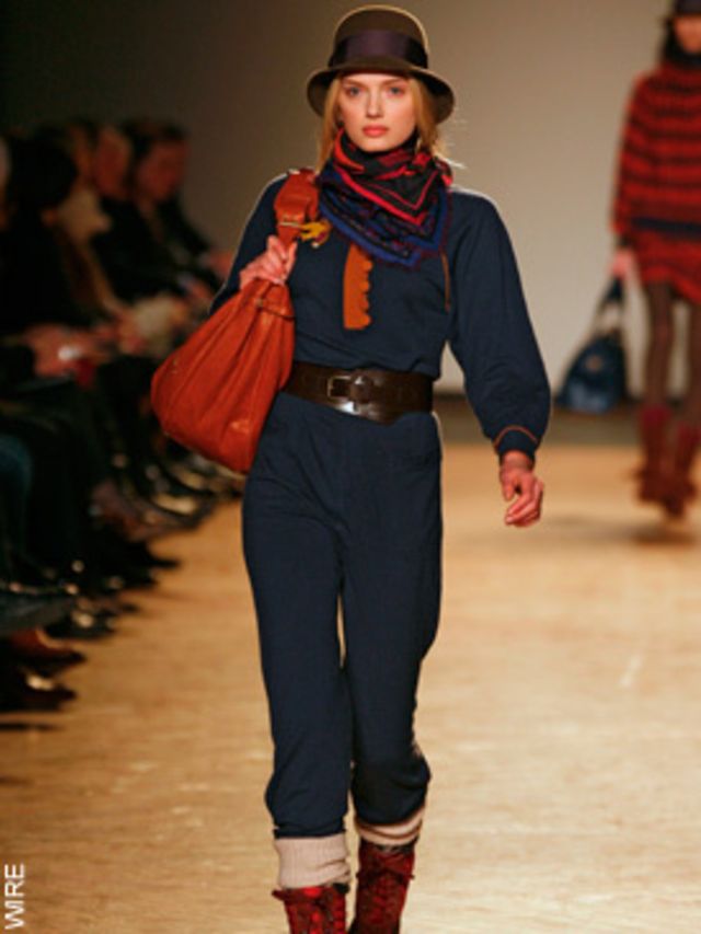 <p>His Marc by Marc show opened to the sound of blaring hip hop and revisited the winning grungy, layered, hip downtown look he made cool over a decade ago. </p><p>Tartan shirts and dresses layered under thick wool coats teamed with woolly tights and a fu
