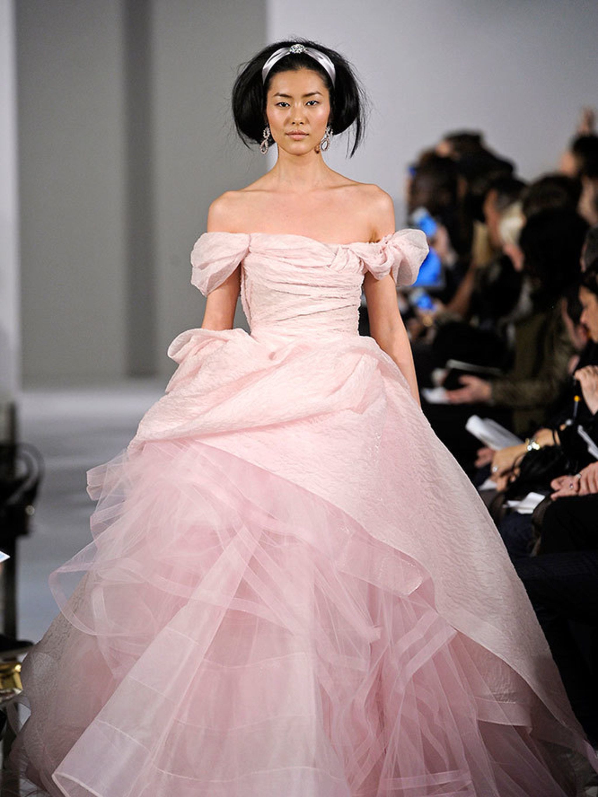 6 Incredible Oscar de la Renta Catwalk Moments