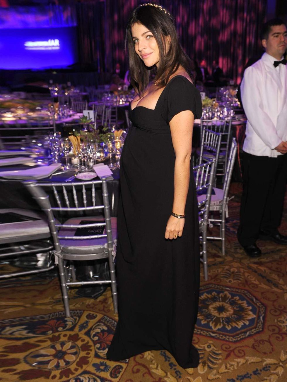 <p><a href="http://www.elleuk.com/star-style/celebrity-style-files/julia-restoin-roitfeld">Julia Restoin-Roitfeld</a> shows off he baby bump at the amfAR New York Gala to kick off A/W 2012 Fashion Week</p>