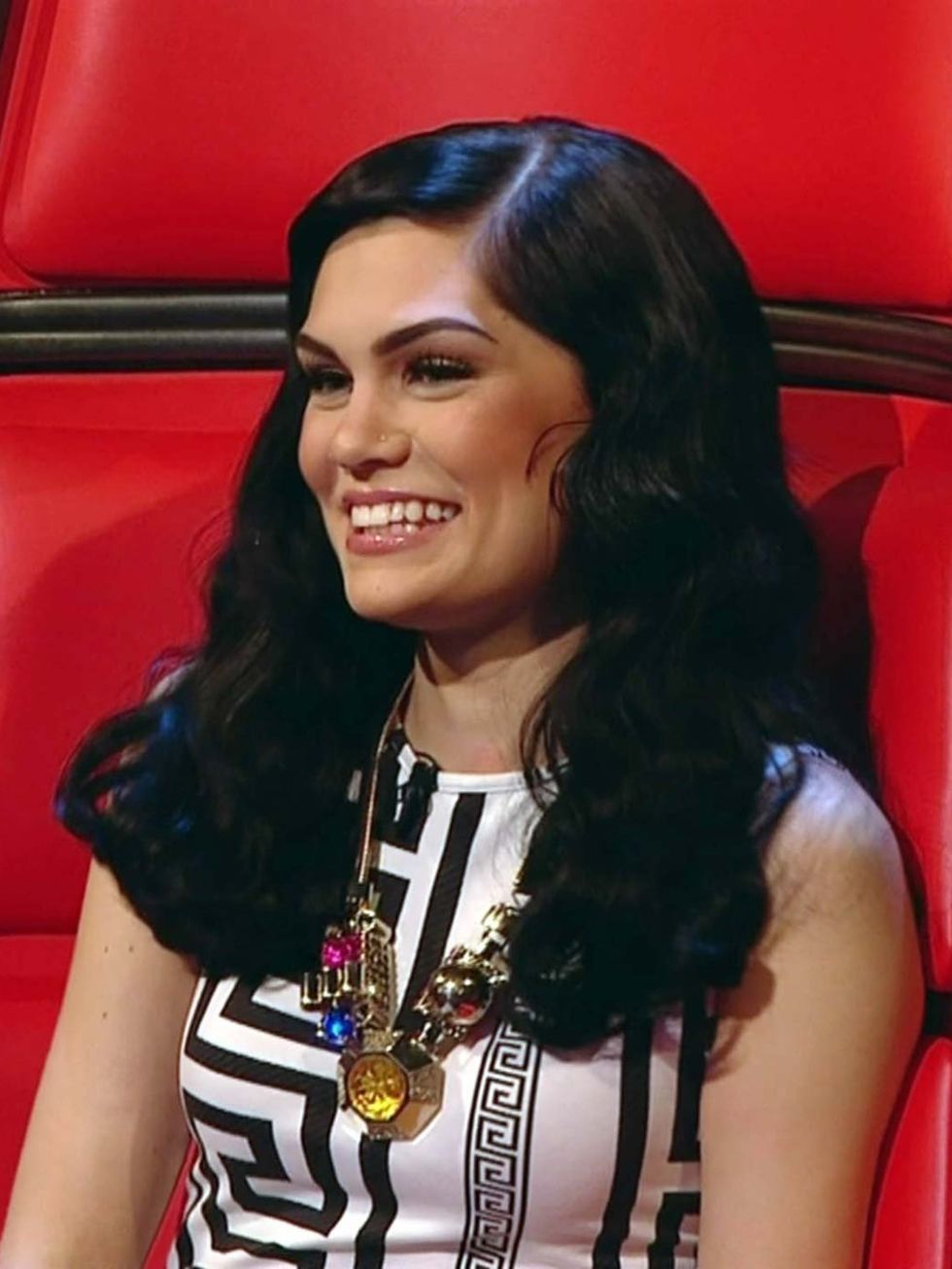 <p>Jessie J's flaunts old school glamour hair and make-up</p>