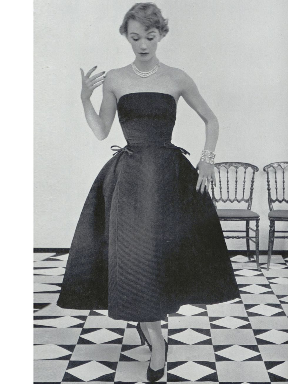 <p>'Sonnet' dress, autumn/winter 1952 Haute Couture collection</p>